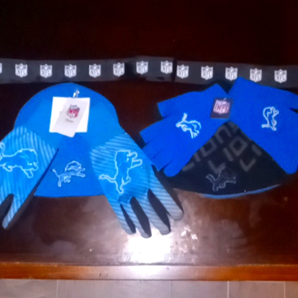 Detroit lions 2 Scully hats and Gloves 🧤